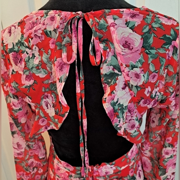 B. Darling Floral Dress With A Back Cut Out - Picture 4 of 12